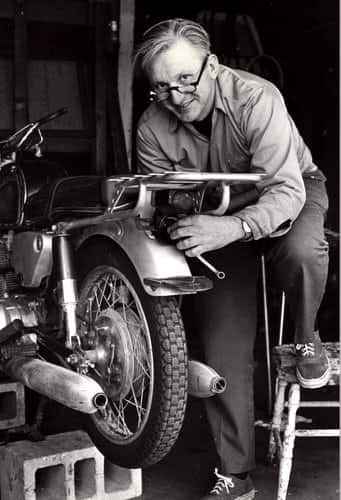 Photo-Robert-M.-Pirsig-in-1975.-CreditWilliam-Morrow-via.jpg